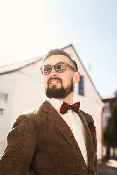 Uomo con i baffi e la barba — Foto Stock