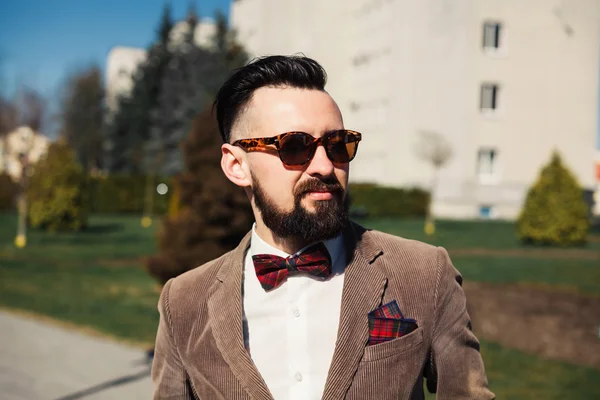 Uomo con i baffi e la barba — Foto Stock