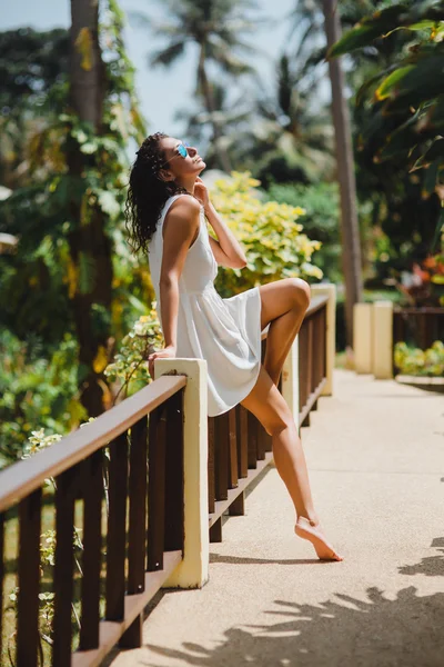 Hermosa chica posando —  Fotos de Stock