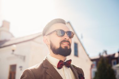 adam bıyık ve sakal