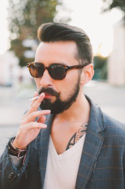 Sigara İçilmeyen bir sakal adamla