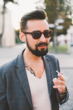 Sigara İçilmeyen bir sakal adamla