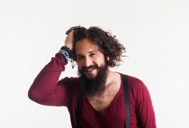 Kırmızı ceketli genç adam