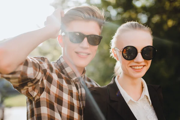 Fashionable couple in sunglasses — Stock Photo, Image