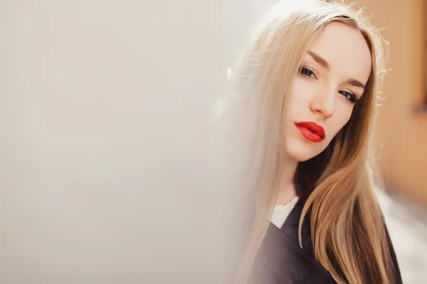 Blonde girl posing with red lips — Stock Photo, Image