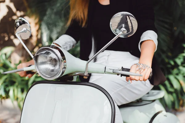 Young girl on  vintage scooter — Φωτογραφία Αρχείου