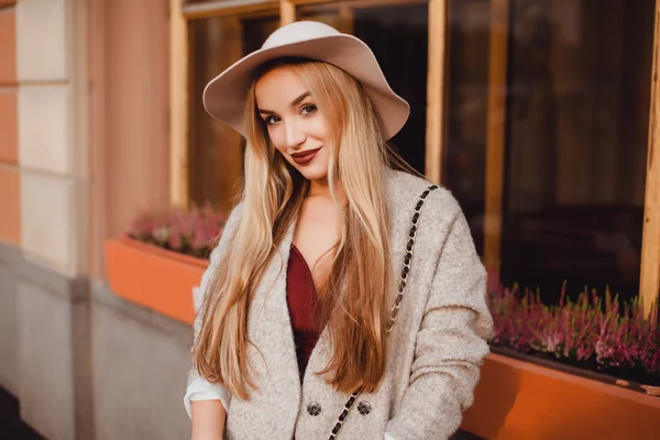 Blond girl with red lipstick — Stock Photo, Image