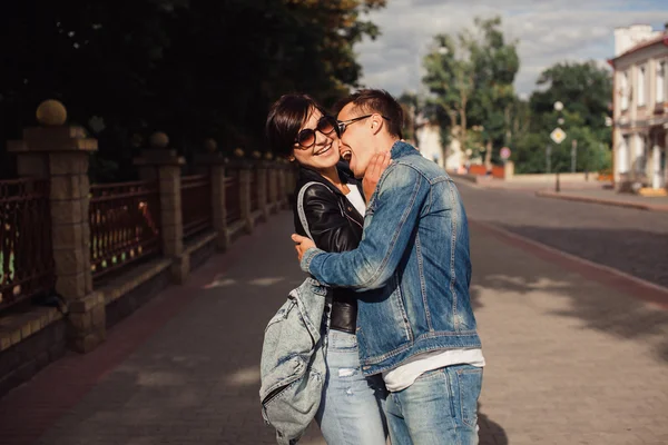 Jovem casal hipster no amor — Fotografia de Stock