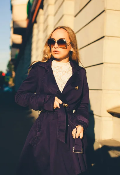 Hermosa chica rubia en gafas de sol —  Fotos de Stock