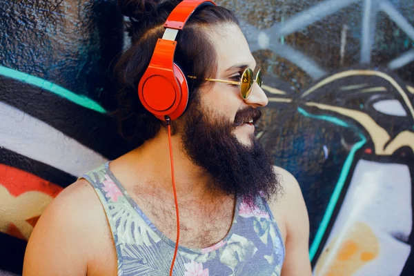 Guy with  listening  music with headphones — Stockfoto