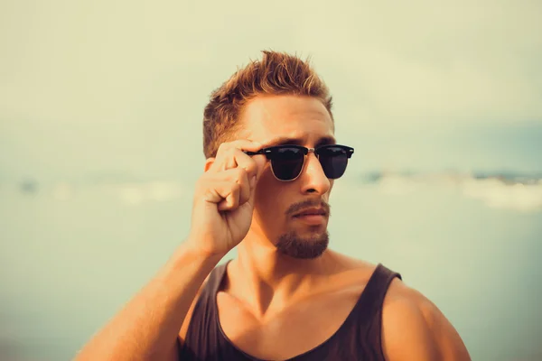 Stylish young guy  on the pier — Stock Photo, Image