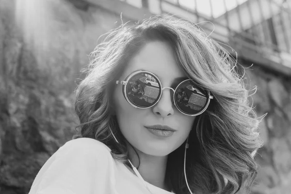 Teenage Model girl in sunglassess — Stock Photo, Image