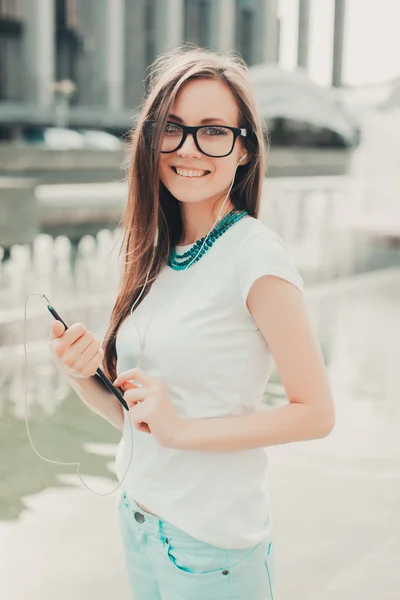 Hipster woman  with digital tablet. — Stock Photo, Image