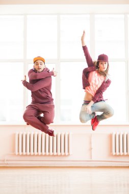 spor salonunda poz Çift