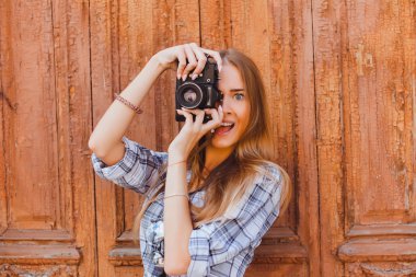 mutlu güzel kız portresi