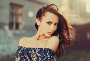 Genç güzel hipster kadın