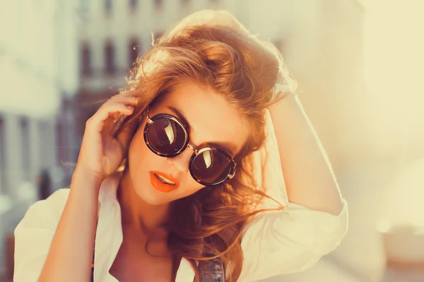 Retrato de linda chica sonriente increíble — Foto de Stock