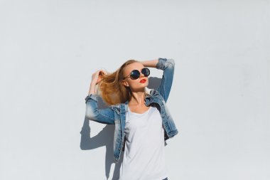 güzel zarif bir kadın portresi