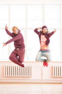 spor salonunda poz Çift