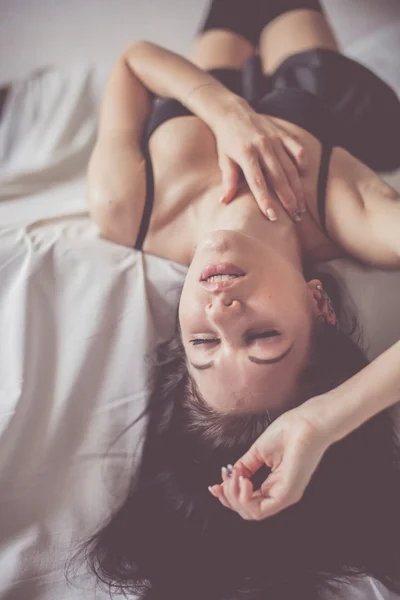 Girl posing in the room — Stock Photo, Image