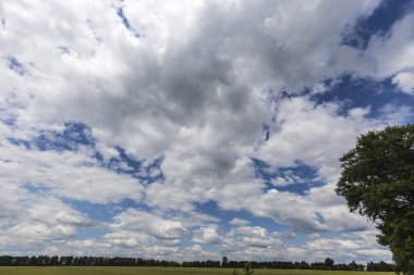 bulutlar üzerinde gün sky