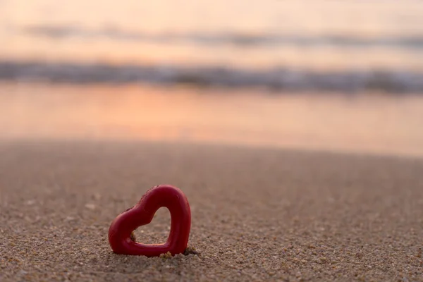 夏のビーチのソフト フォーカスの心 — ストック写真