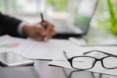 İşadamı başlangıç iş kavramı planlama blur