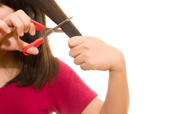 Mujer cortándose el pelo con tijeras - expresión infeliz, isola — Foto de Stock