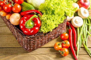 Hasır sepet meyve ve sebze ahşap tablo