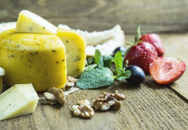 dilim peynir mutfakta