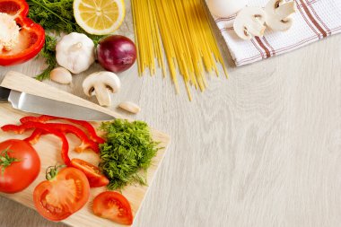 sebze yeşil meyve erişte masada