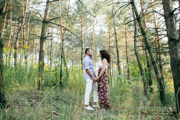 Junges verliebtes Paar — Stockfoto