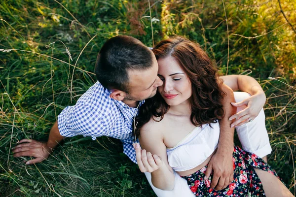 Pareja joven enamorada —  Fotos de Stock