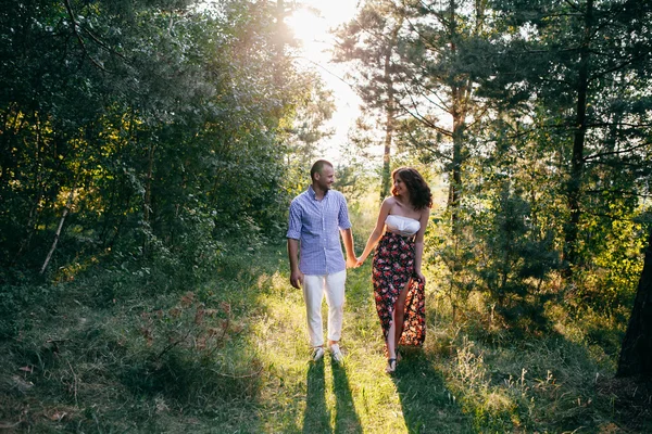 Junges verliebtes Paar — Stockfoto