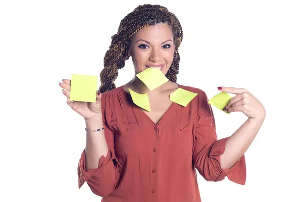 Kadın ile kaplı posta o notlar, bir, biri için gülümseyen işaret ısırma