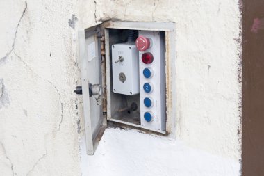 Belli bir geçiş ile çok eski denetim masası.