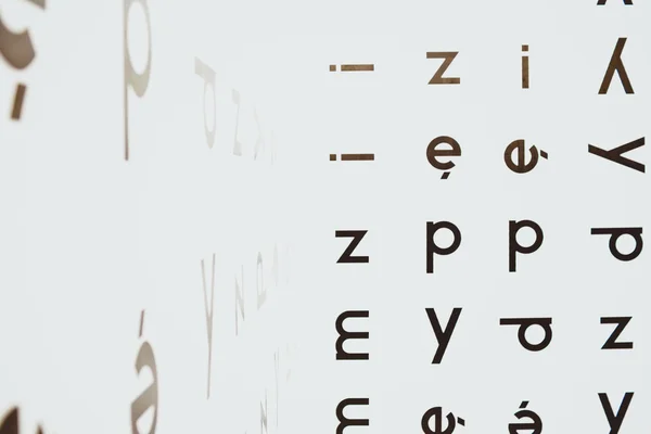 Χαμένος στον περίεργο κόσμο πληροφοριών. — Φωτογραφία Αρχείου