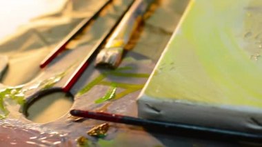 İşe gitmeden önce profesyonel sanat malzemeleri. 