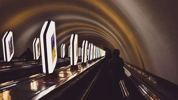 Elevador em movimento — Fotografia de Stock