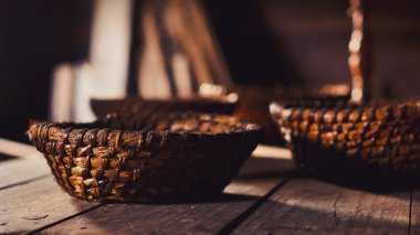 Eski iç saman tabak