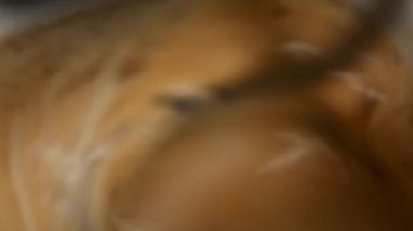 Karıştırılır sonra köpük kahve. Güzel kahve makro arka plan