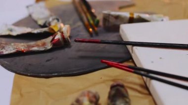Sanatçı paleti ve doğal tuval