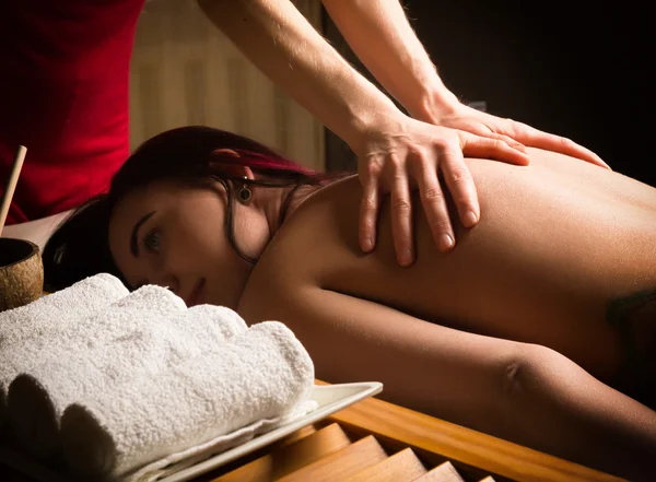 Massage therapist at the spa salon makes cellulite massage to a patient. Beauty treatment concept — Stock Photo, Image