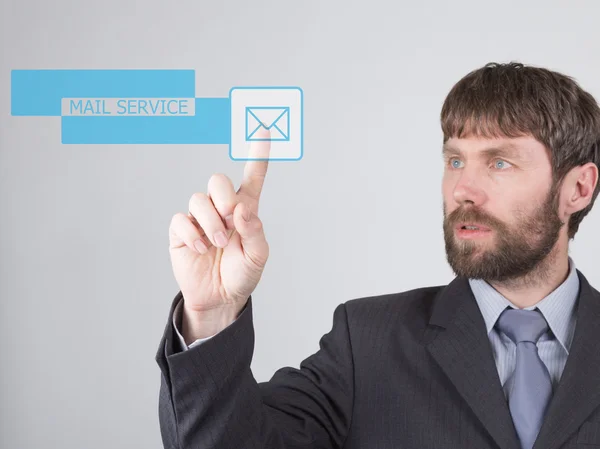 Technologie, internet en netwerken concept - persen zakenman mail service knop op virtuele schermen. Internettechnologieën in het bedrijfsleven — Stockfoto