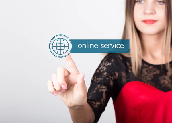 技术、 互联网和网络的概念。美丽的女人，穿着红色的蕾丝袖子。女人在虚拟屏幕上按下在线服务按钮 — 图库照片