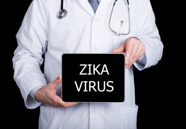 teknolojisi, Internet ve ağ tıp kavram - tablet pc zika virüs işareti ile tutan doktor. Internet teknolojileri tıpta