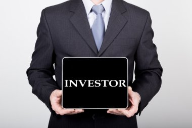 teknoloji, internet ve iş kavramı ağ - işadamı yatırımcı işareti ile bir tablet pc tutarak. İş dünyasında Internet teknolojileri