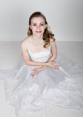 komik poz, farklı duygular ifade güzel gelin. Güzel Gelin Moda düğün saç modeli ile. komik gelin kavramı