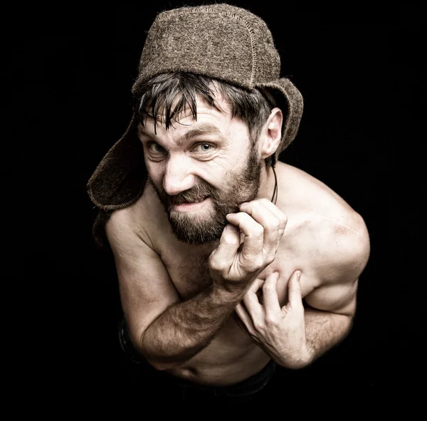 Retrato oscuro de temible malvado siniestro barbudo hombre con sonrisa, hace varias manos signos y expresa diferentes emociones. extraño ruso hombre — Foto de Stock