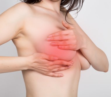 Meme kanseri kendini kontrol edin. Genç kadın göğüslerini topaklar veya meme kanseri belirtileri için incelenmesi. sağlıklı yaşam konsepti